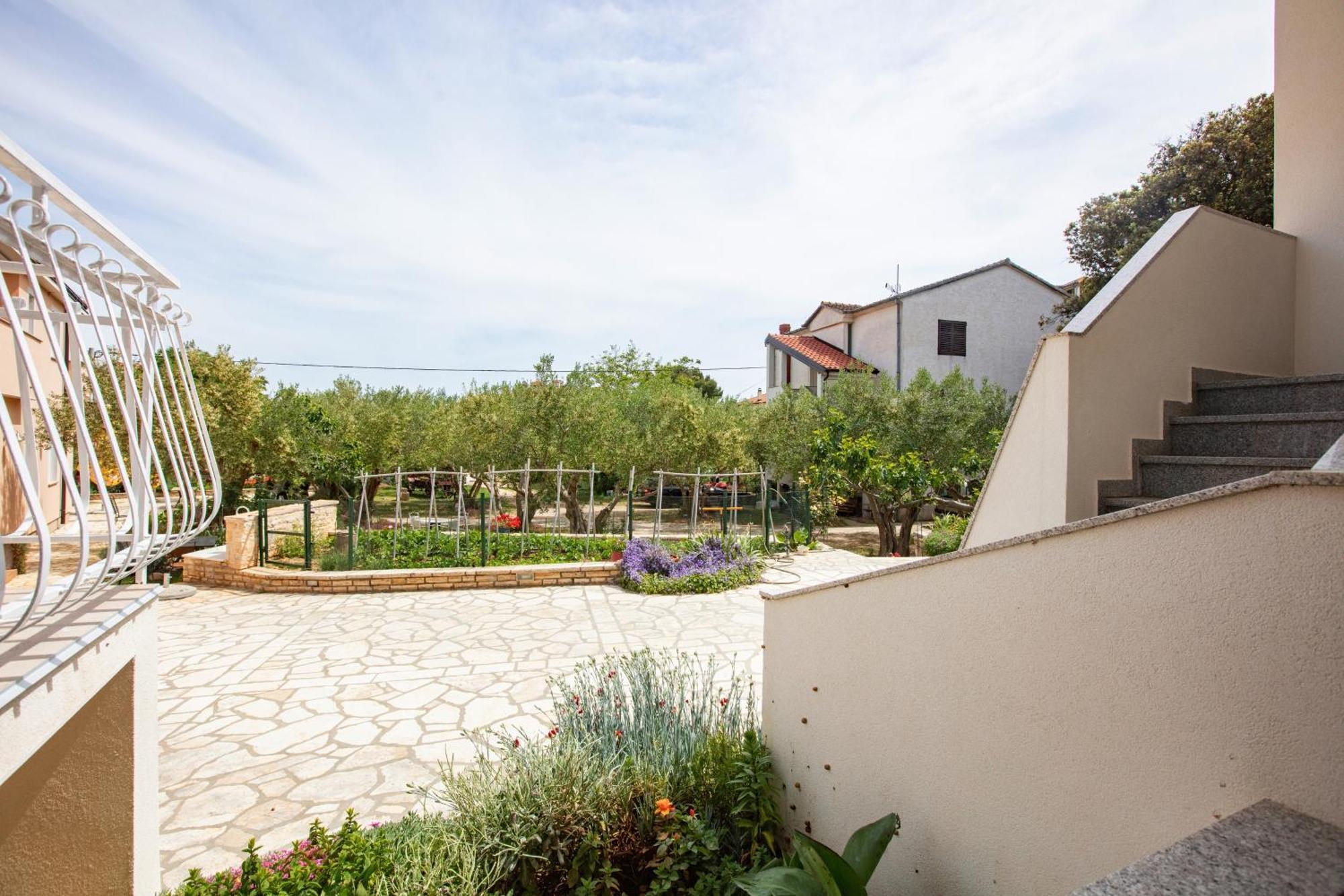 Apartments With A Parking Space Pakostane, Biograd - 22375 Bagian luar foto
