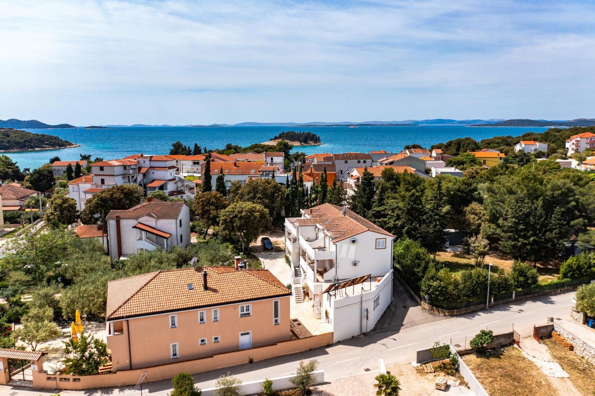 Apartments With A Parking Space Pakostane, Biograd - 22375 Bagian luar foto