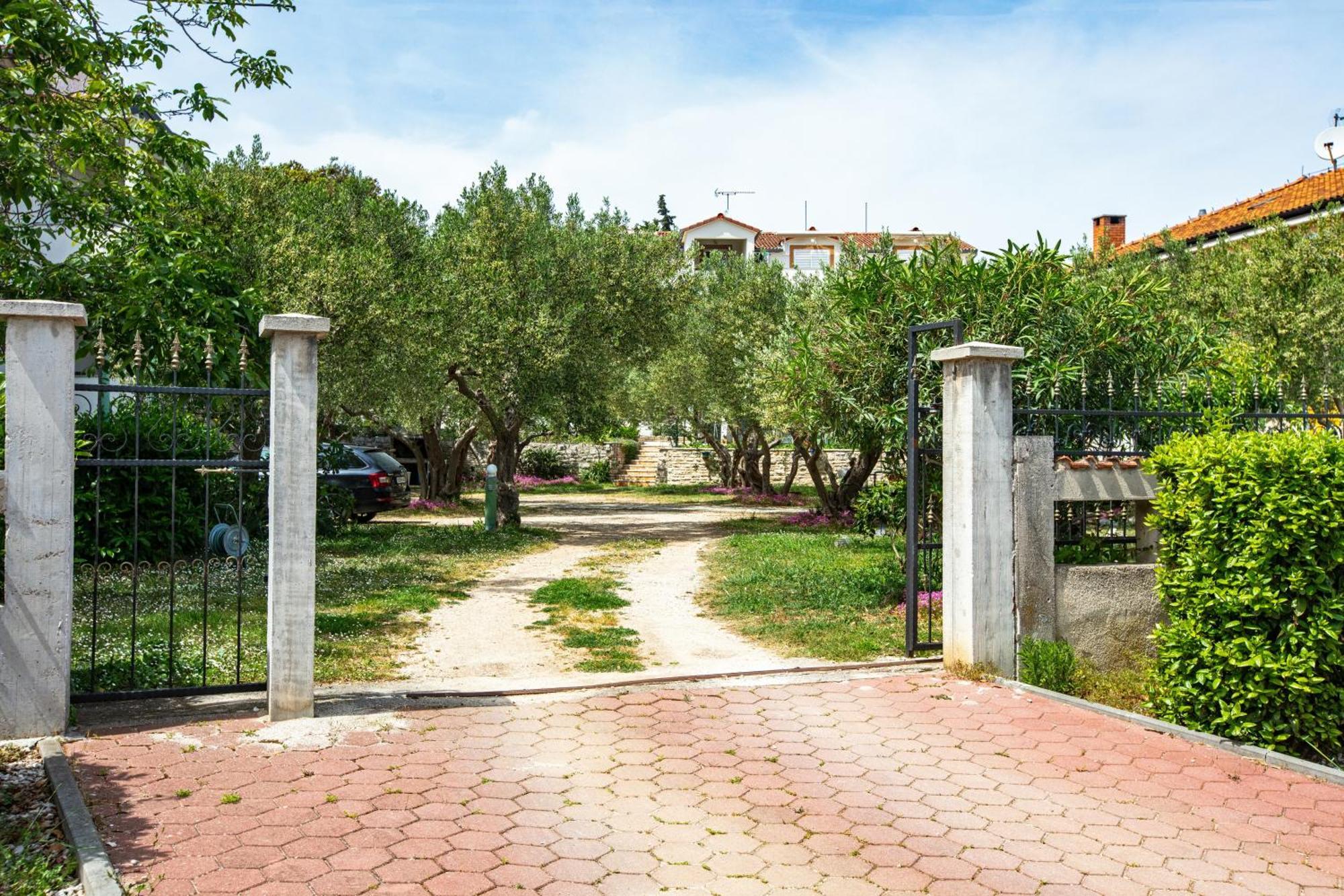 Apartments With A Parking Space Pakostane, Biograd - 22375 Bagian luar foto